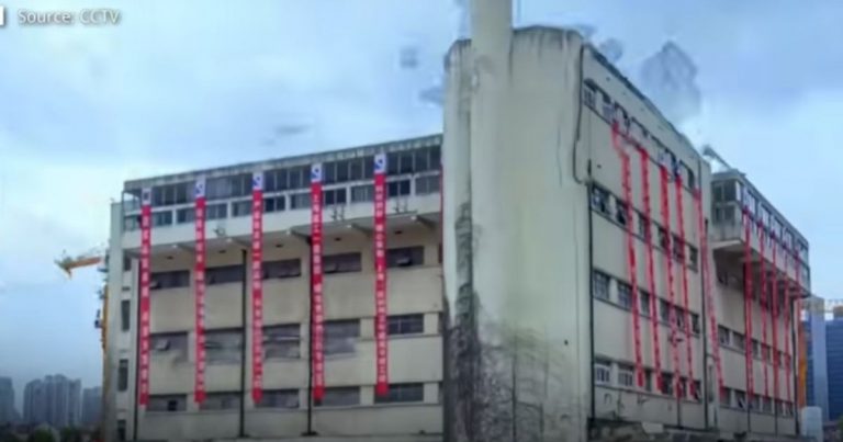 Bangunan 7000 Tan Dipindahkan Ke Lokasi Baru Dalam Masa 18 Hari