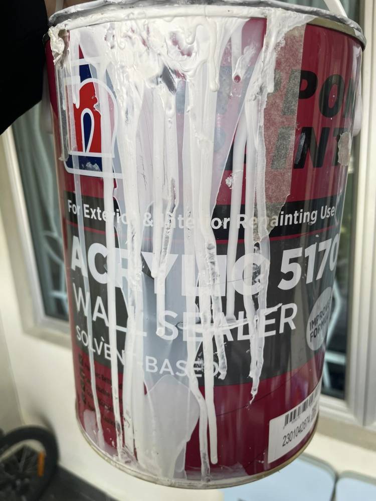 DIY Cat Top Coating Guna Teknik 'Stencil', Berseri Lantai Driveway Rumah! 12 DIY Cat Top Coating Guna Teknik ‘Stencil’, Berseri Lantai Driveway Rumah!