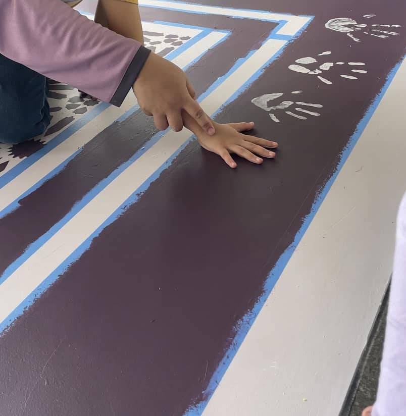 DIY Cat Top Coating Guna Teknik 'Stencil', Berseri Lantai Driveway Rumah! 11 DIY Cat Top Coating Guna Teknik ‘Stencil’, Berseri Lantai Driveway Rumah!