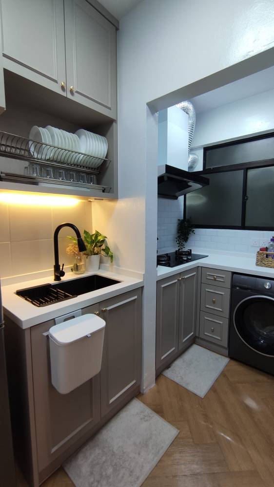 Transformasi Rumah Flat 650 Kaki Persegi, Dekorasi Simple Tampak Elegan & ‘Cozy’!