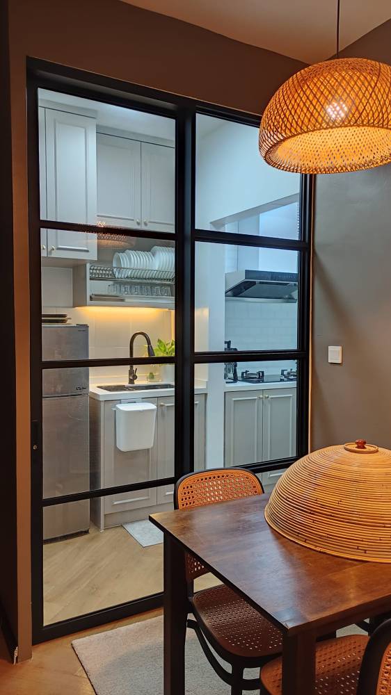 Transformasi Rumah Flat 650 Kaki Persegi, Dekorasi Simple Tampak Elegan & ‘Cozy’!