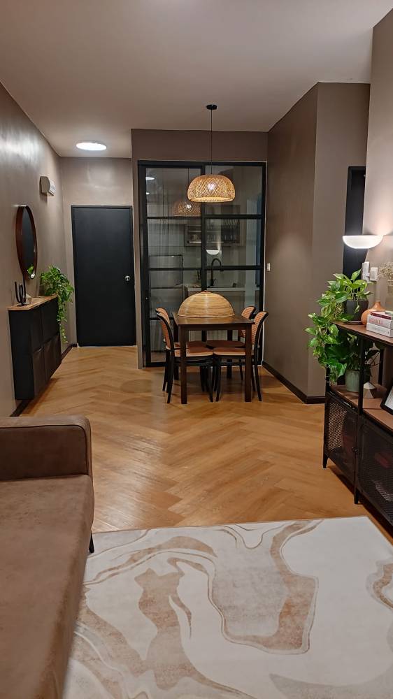 Transformasi Rumah Flat 650 Kaki Persegi, Dekorasi Simple Tampak Elegan & ‘Cozy’!