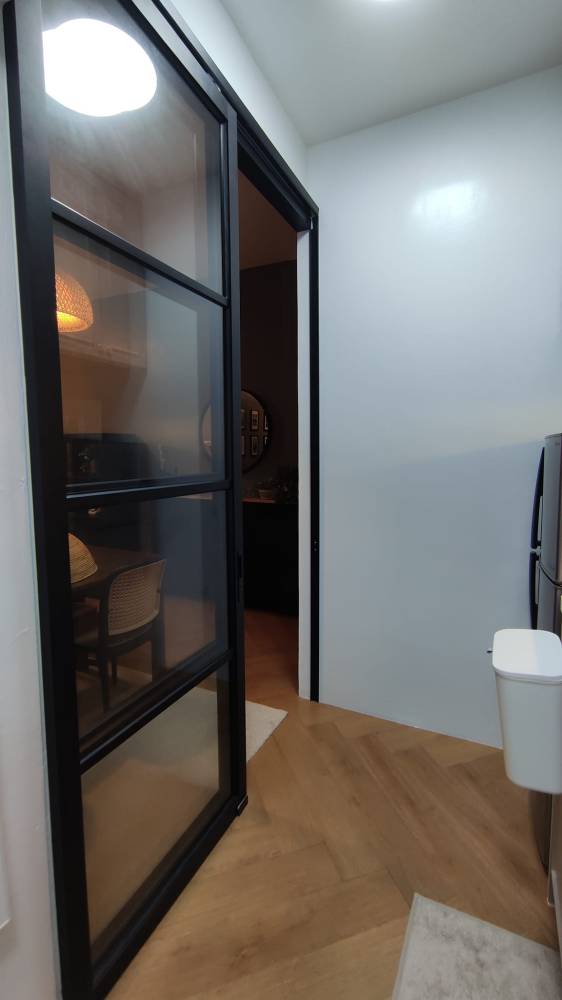 Transformasi Rumah Flat 650 Kaki Persegi, Dekorasi Simple Tampak Elegan & ‘Cozy’!