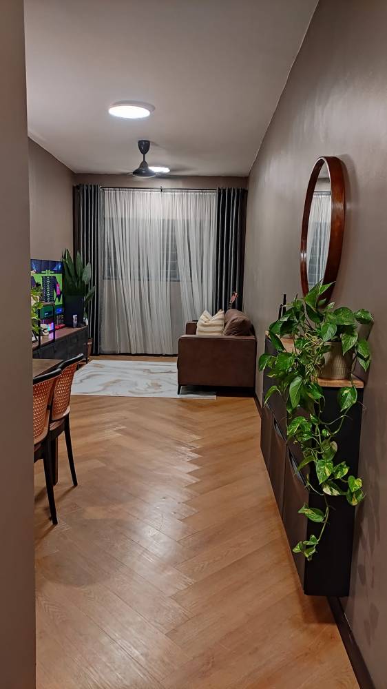 Transformasi Rumah Flat 650 Kaki Persegi, Dekorasi Simple Tampak Elegan & ‘Cozy’!