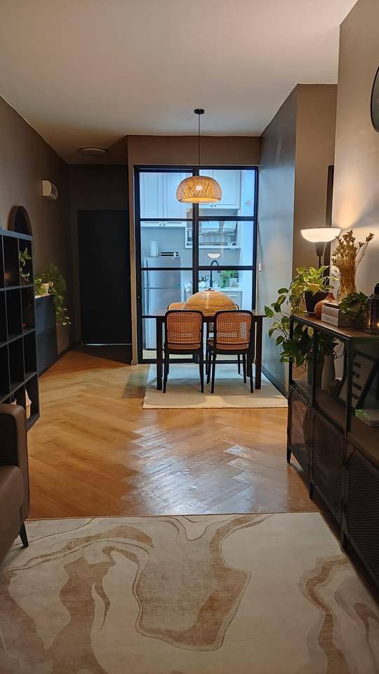 Transformasi Rumah Flat 650 Kaki Persegi, Dekorasi Simple Tampak Elegan & ‘Cozy’!