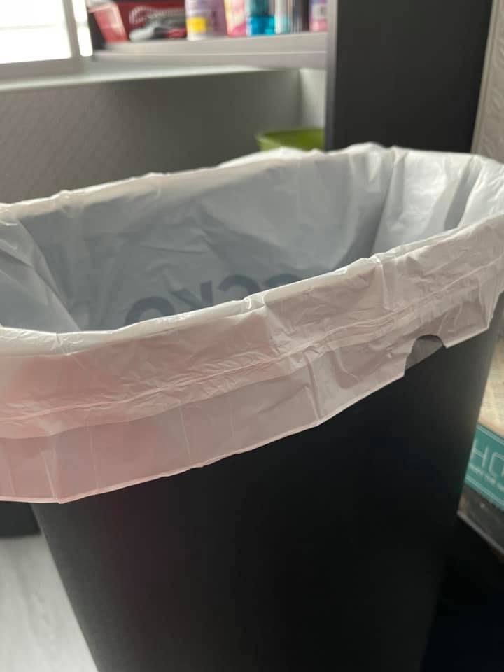 Bekas Sarang Telur Letak Dalam Tong Sampah, Dapat Serap Air & Bau Busuk!