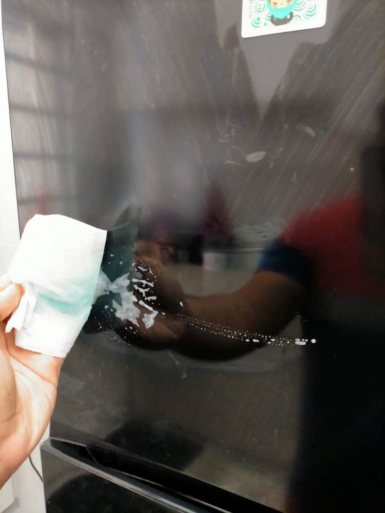 TIP ‘Polish’ Peti Ais Jadi Cantik Berkilat Macam Baru Keluar Kilang