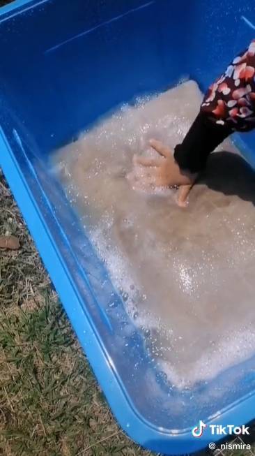 Cara Hilangkan Tompokan ‘Peta’ & Bau Busuk, BANTAL Bersih Macam Baru!