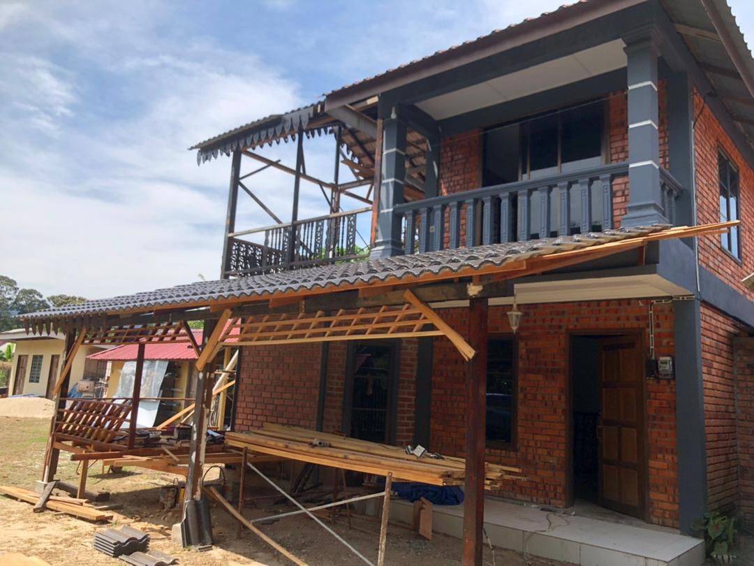 EBBY YUS Bina Surau Kayu Di Kawasan Rumah Untuk Musafir Solat, Berehat