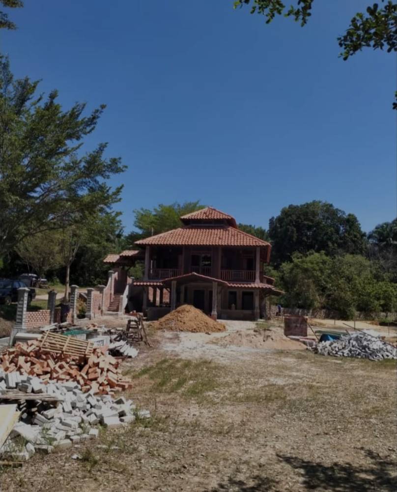 Beli Rumah Kayu ‘Tinggal’ RM7,000, Dibaik Pulih Semula Kini Berwajah Baru