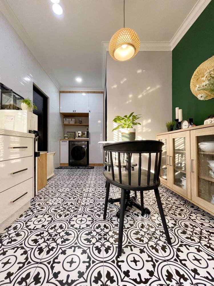 ‘Feature Wall’ Rona Hijau Cantik, Serlahkan Dapur Kecil ‘Vibe Cafe’