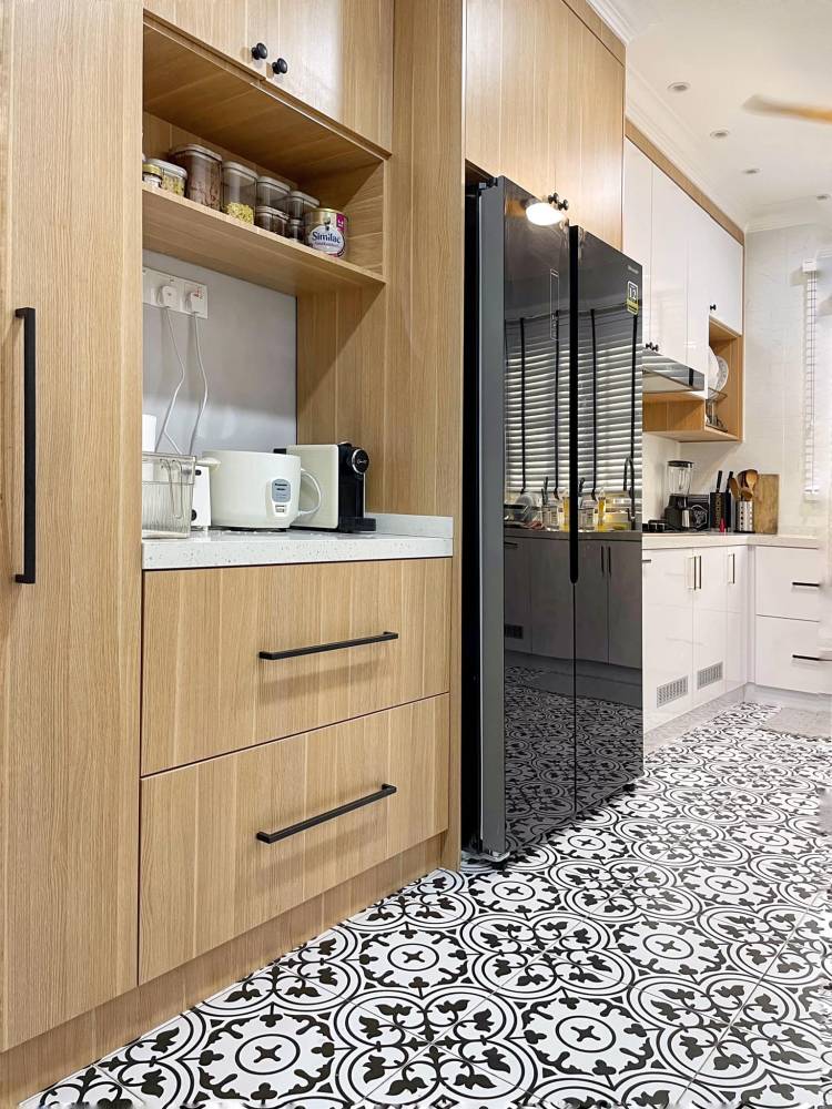 ‘Feature Wall’ Rona Hijau Cantik, Serlahkan Dapur Kecil ‘Vibe Cafe’