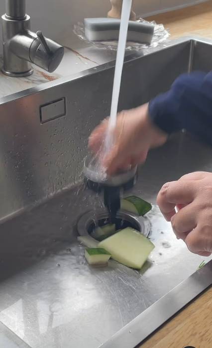 Guna Food Waste Disposer (FWD) Sinki Lebih Bersih Tanpa Sisa Makanan