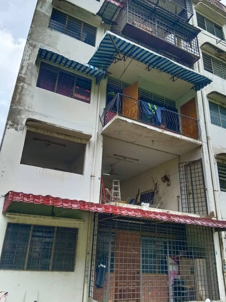 Jual Rumah Teres Pemilik Beli Flat Keluasan 753kps, Makeover Cantik & Selesa!