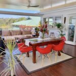 Dek belakang rumah dan juga ruang makan  santai luar rumah. (2)