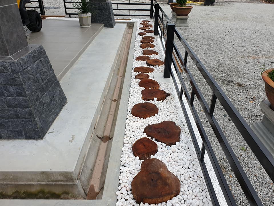 Kreatif Landskap Tepi Rumah ‘Simple’ Guna Batang Pokok Cempedak & Batu Putih