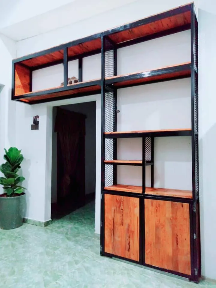 Idea DIY Rak Khas Bekas Tupperware Isteri, Cantik Guna Kombinasi Besi & Kayu