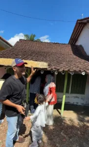 Rezeki ‘Bibik Tudung’ 13 Tahun Bekerja Di Malaysia, Dapat Bina Rumah Baru Di Kampung