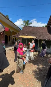 Rezeki ‘Bibik Tudung’ 13 Tahun Bekerja Di Malaysia, Dapat Bina Rumah Baru Di Kampung