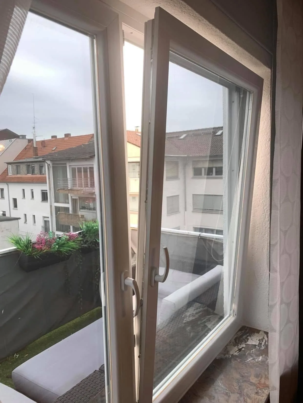 Tingkap Kaca Rumah Di Jerman Besar-besar, Reka Bentuk Unik, Praktikal & Bijak