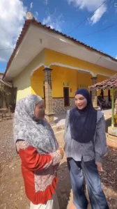 Rezeki ‘Bibik Tudung’ 13 Tahun Bekerja Di Malaysia, Dapat Bina Rumah Baru Di Kampung