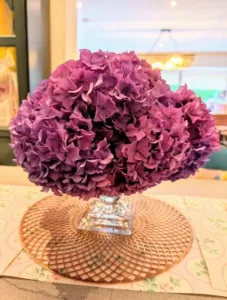 EDRY Hias Kediaman Dengan Hydrangea & Bunga Ros Yang Ditanam Sendiri Di Laman Rumah