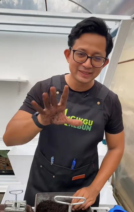 Rahsia Tanam Bayam Subur, Sihat Dan Besar-besar, Boleh Ikut Cara Lelaki Ini