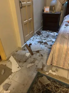 Sekeluarga TRAUMA! Bumbung Rumah ‘Bocor’ Jubin Granit Projek Pembinaan Jatuh Terpelanting