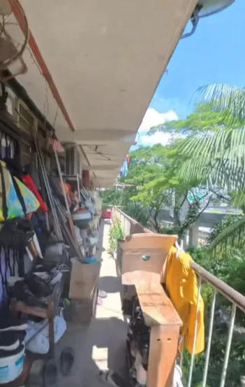 Penghuni Flat ‘Hoarder’ Letak Barang-barang Sepanjang Koridor Sampai Ke Tangga 16 Penghuni Flat ‘Hoarder’ Letak Barang-barang Sepanjang Koridor Sampai Ke Tangga