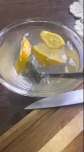 Microwave Berbau Busuk, Bersihkan Guna Lemon & Cuka!