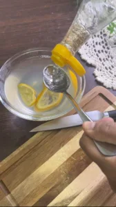 Microwave Berbau Busuk, Bersihkan Guna Lemon & Cuka!