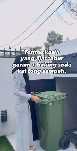 Tabur Garam & Baking Soda Dalam Tong Sampah: Tip Mudah Hilangkan Bau Busuk & Ulat Sampah!
