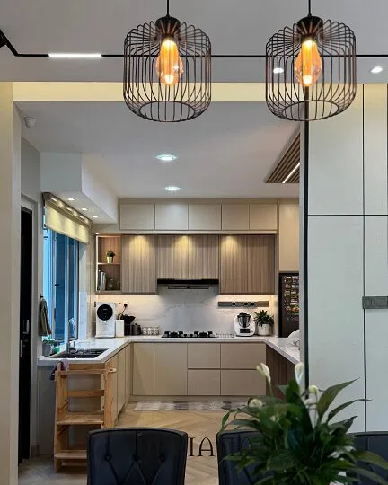 Refleksi Siling Tinggi 20 Kaki, Teres Konsep Moden Kontemporari Tampak Luas & Lapang!