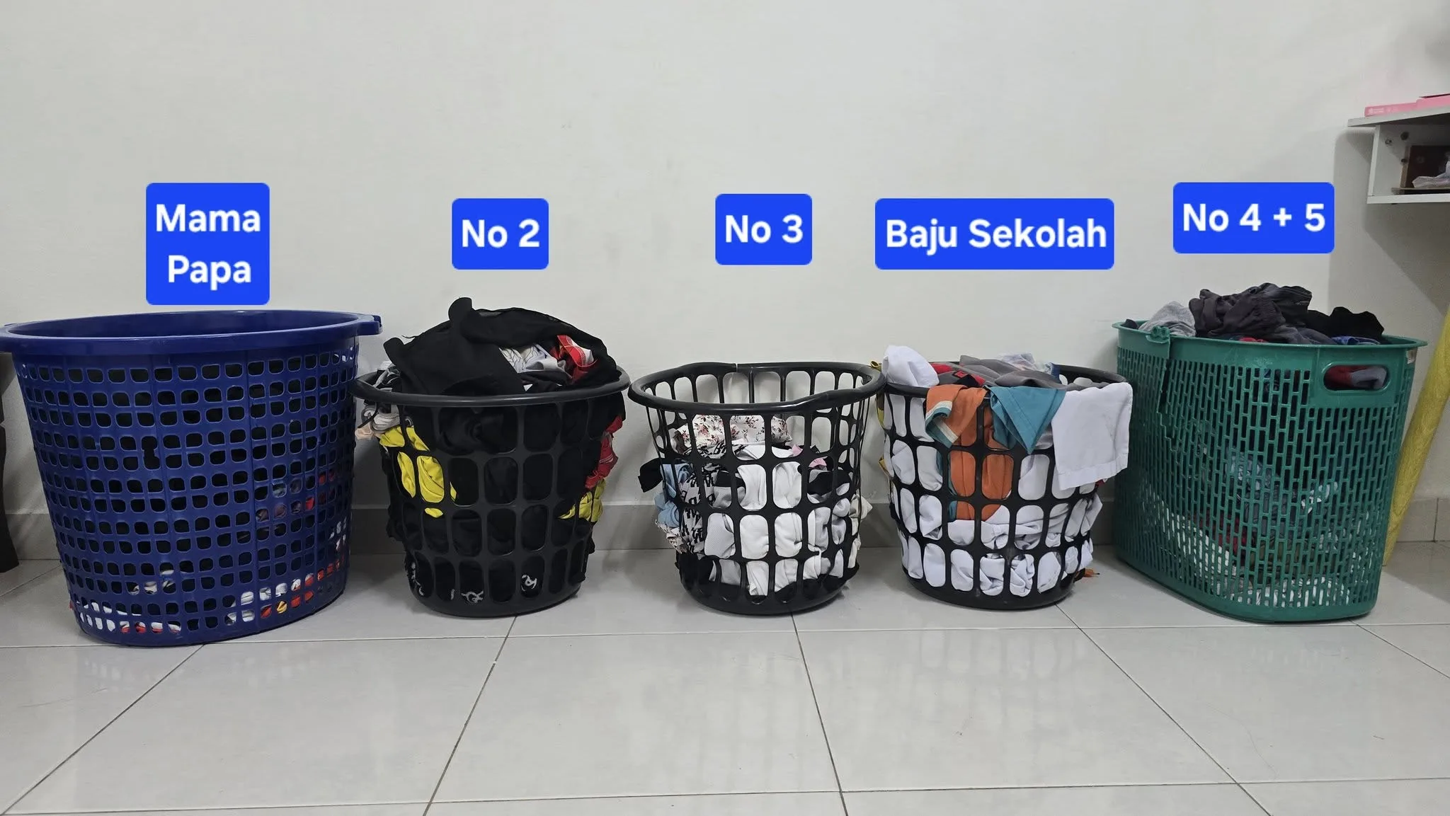 Cara Mudah Uruskan Kain Baju Berlonggok, Asingkan Ikut Ahli Keluarga!