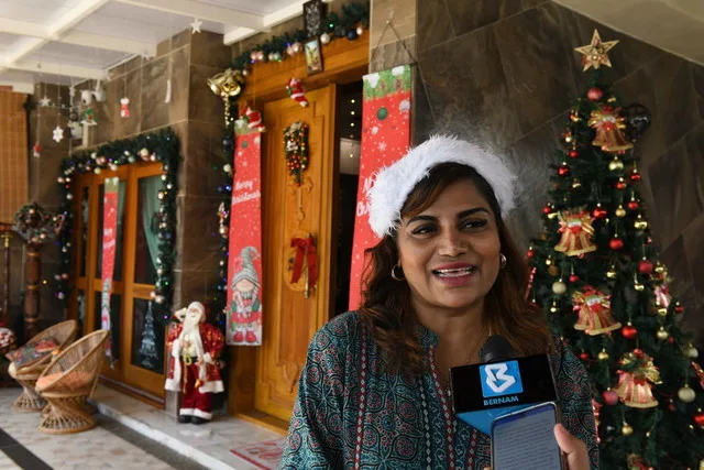 Suami Isteri Sanggup Berhabis RM25,000 Dekor Rumah & Salji Buatan, Kongsi Kegembiraan Sambut Krismas