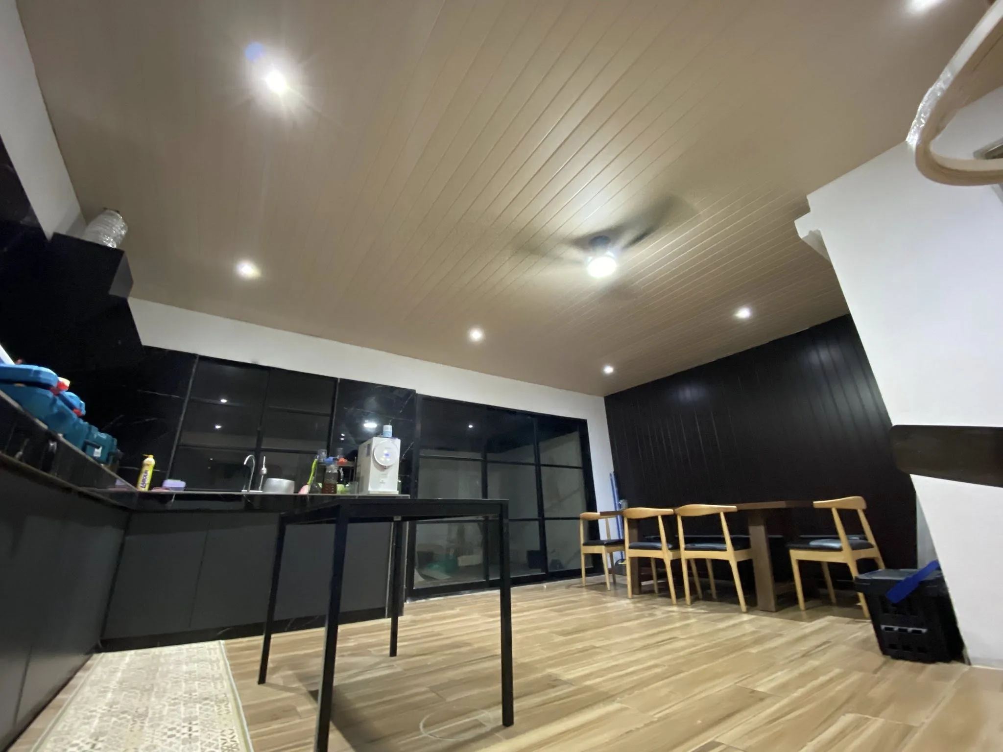 Roboh Siling Gypsum, Pasang Sendiri PVC Panel Kawasan Dapur & Dinding Kos RM1.4k, 3 Hari Siap!