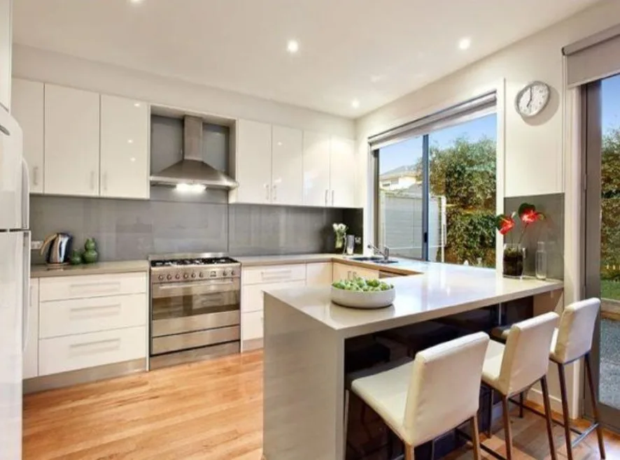 Dapur Kompak Tampil Mewah, 5 Idea Reka Letak Dapur Apartmen Terbaik 8 Dapur Kompak Tampil Mewah, 5 Idea Reka Letak Dapur Apartmen Terbaik